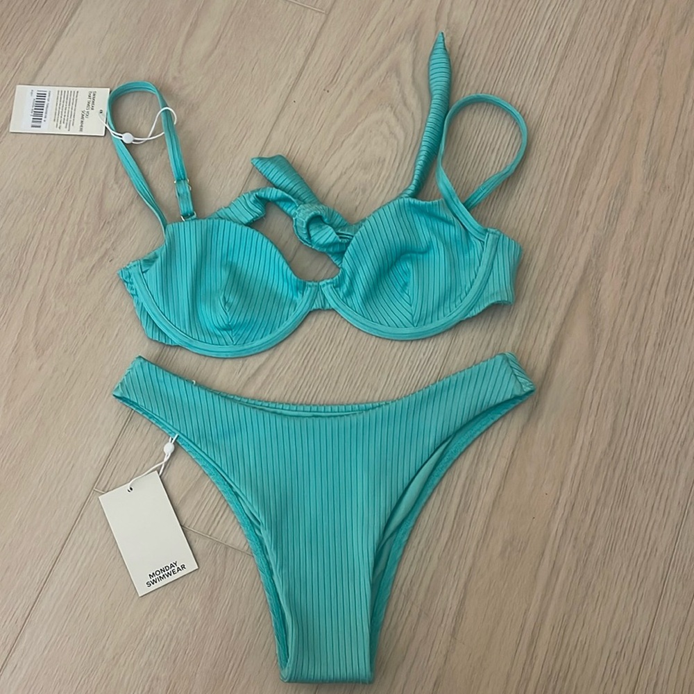 Monday swimwear bikini set
